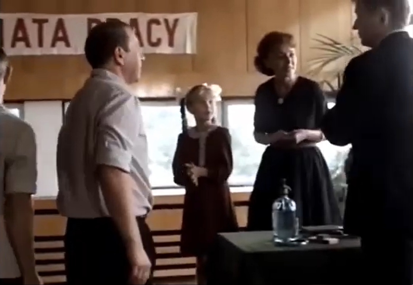 Tomasz Rzewuski u boku Jerzego Stuhra na planie filmu w Sanatorium Zdrowie